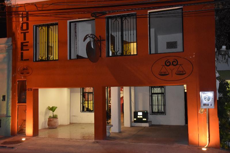 Hotel Aries Y Libra Mérida Exterior photo